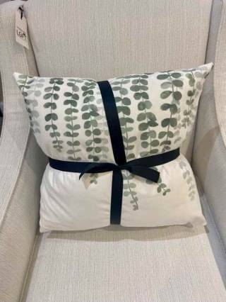 Decorative Pillows & Throws Gallery